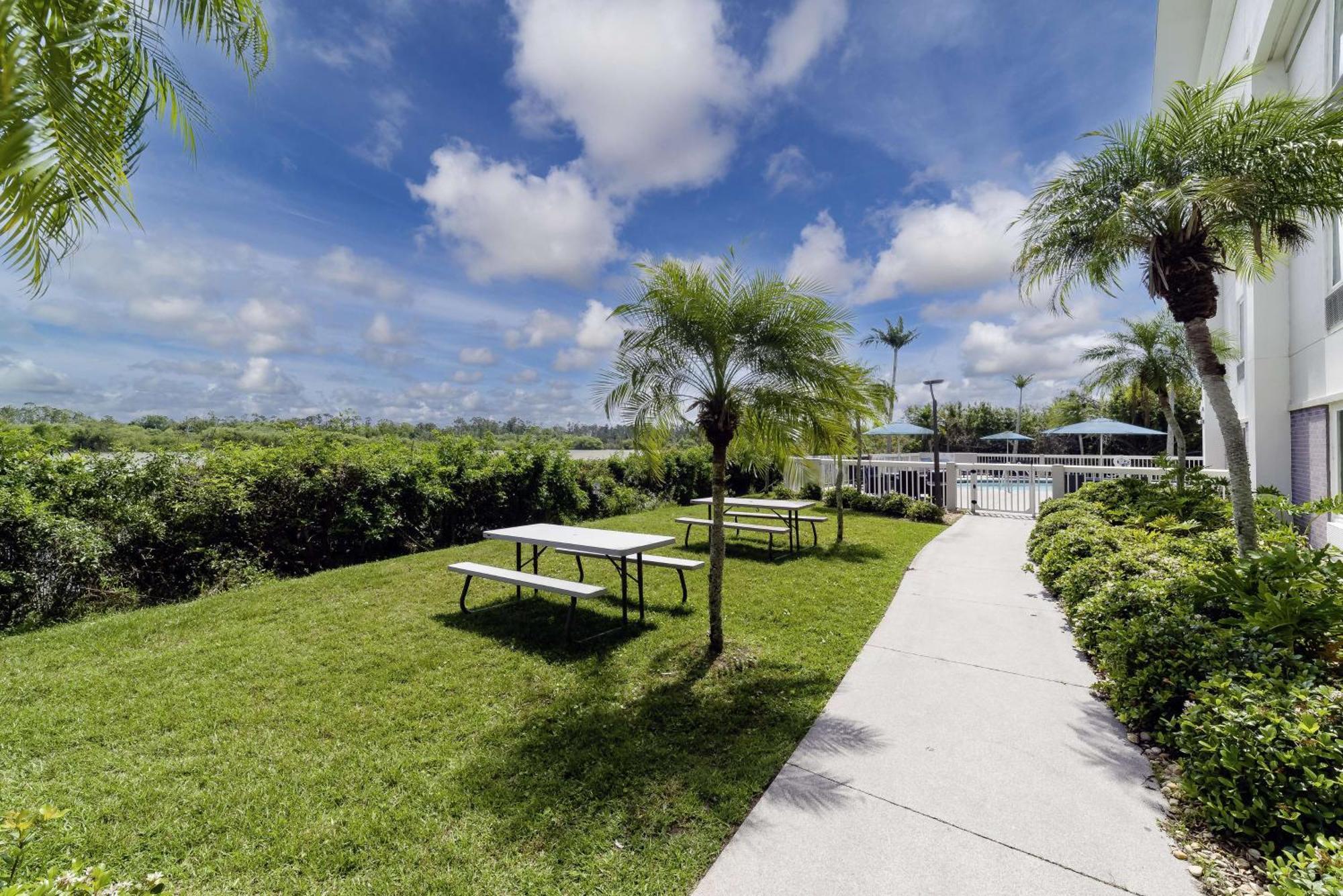 Hampton Inn Port Charlotte Exterior foto